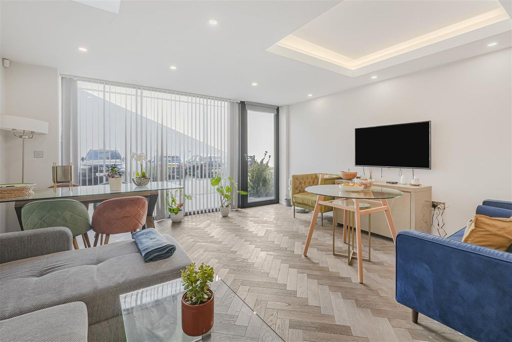 Property photo 2 of 9 Mnh03596.Jpg