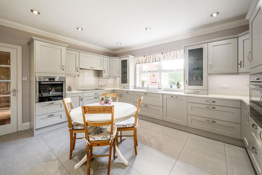 Property photo 3 of 38