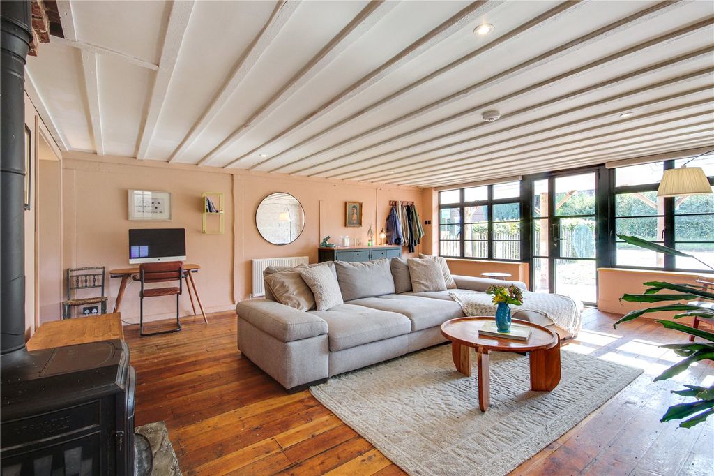 Property photo 2 of 19 Sitting Room