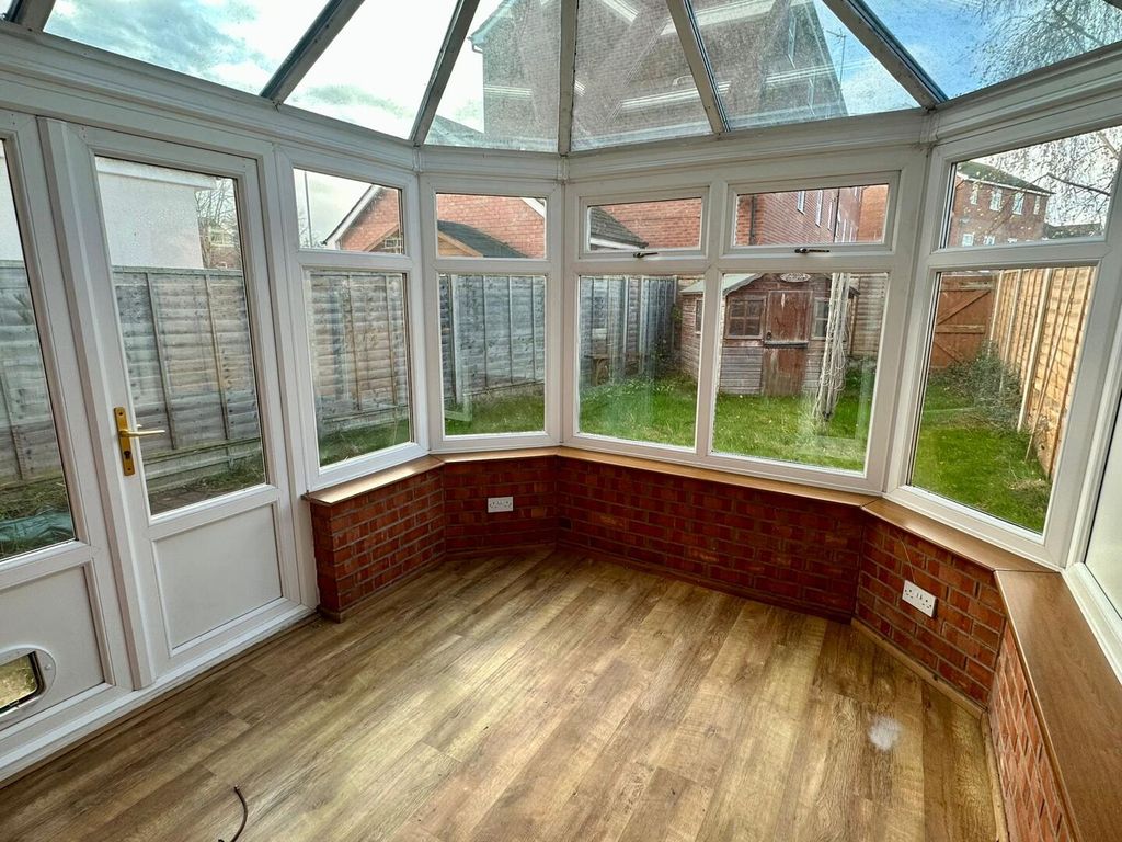 Property photo 3 of 17 Conservatory