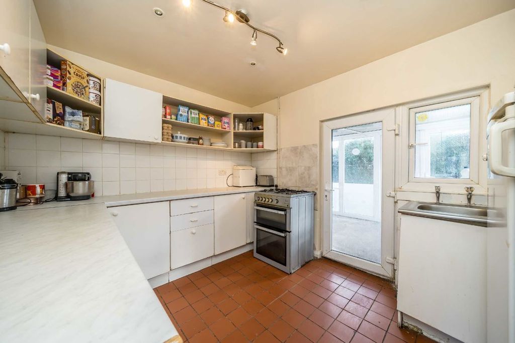 Property photo 3 of 5