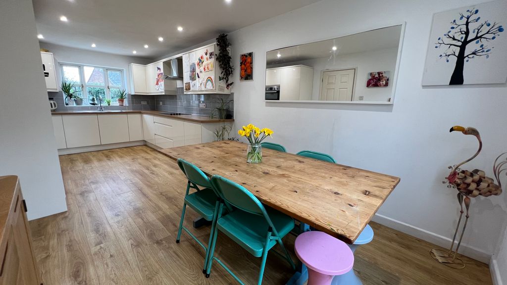Property photo 2 of 17 Kitchen/Dining Room
