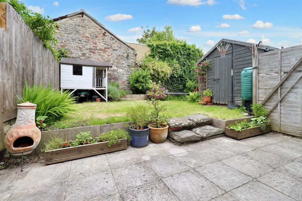 Property photo 2 of 11