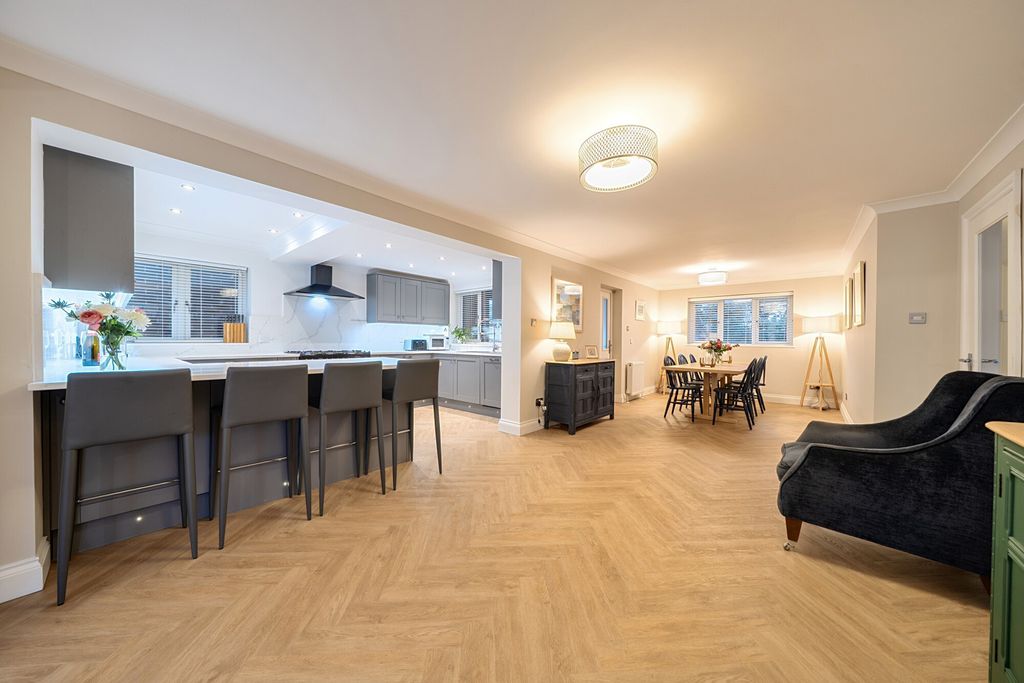 Property photo 3 of 20 Reception