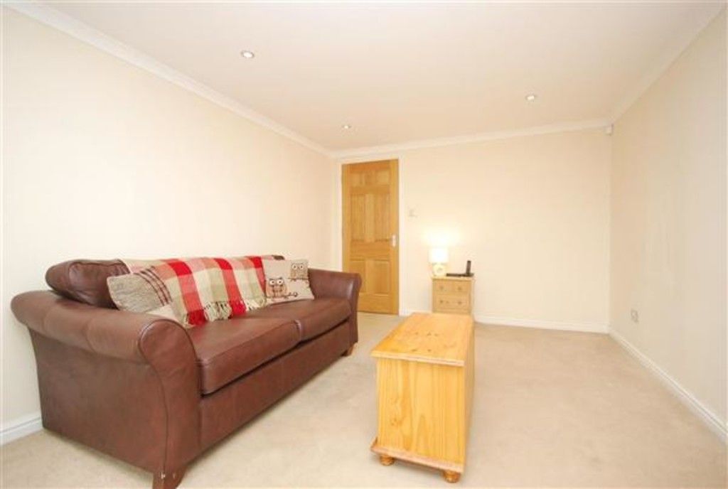 Property photo 2 of 12 Lounge