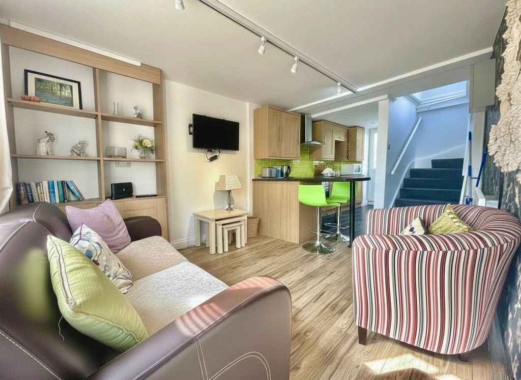 Property photo 2 of 10 Picture No. 17