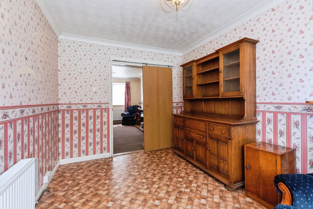 Property photo 2 of 17 Photo