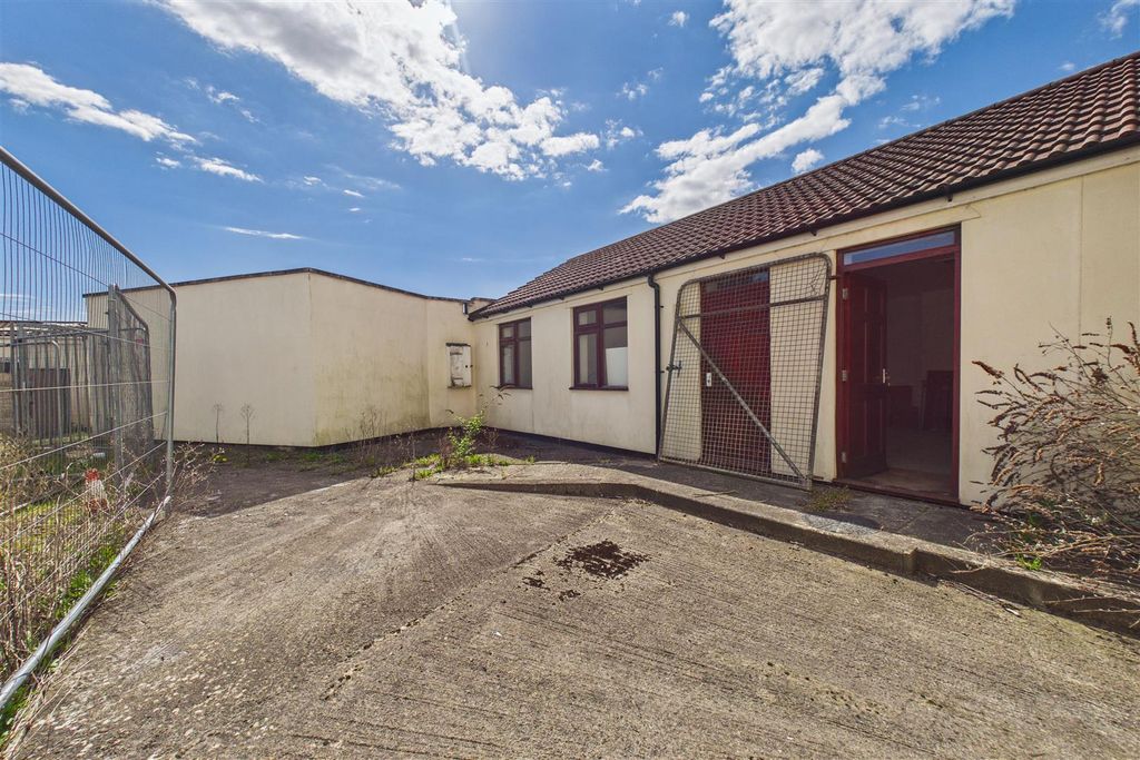Additional image 12 of 4 bed flat for saleHighridge Road, Bishopsworth, Bristol BS13
