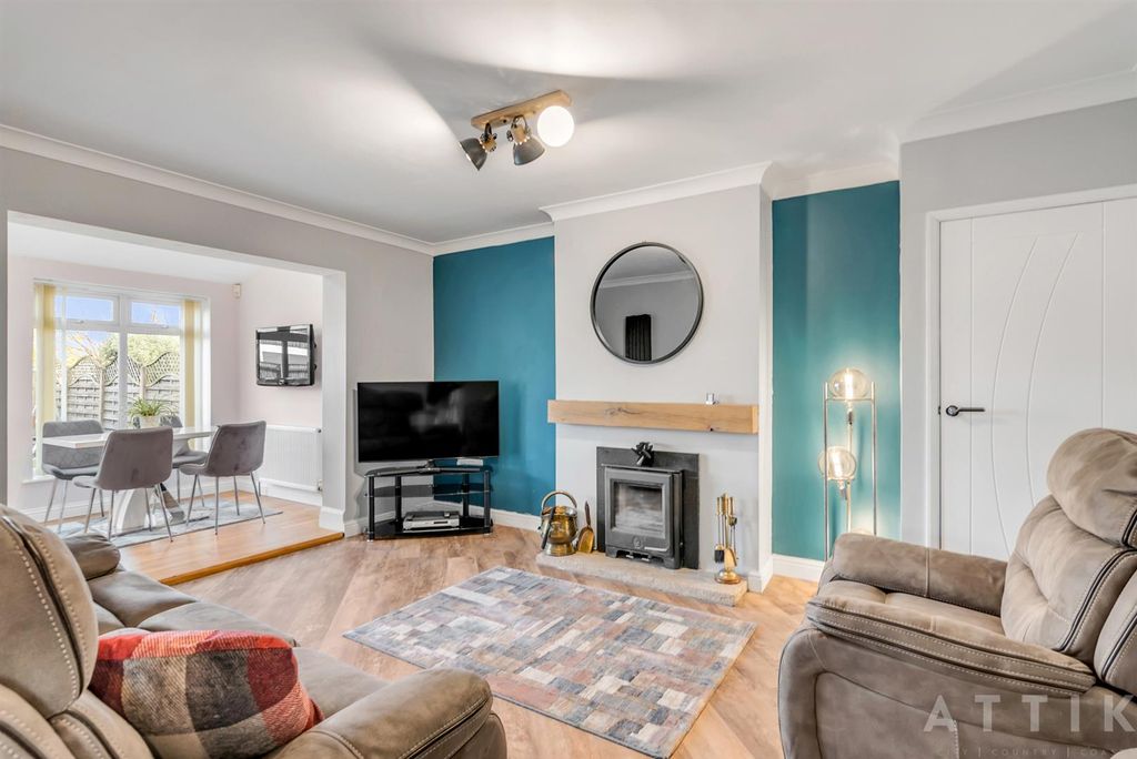 Property photo 3 of 18 31 Queens Drive, Halesworth Ip19 8Dn (12).Jpg