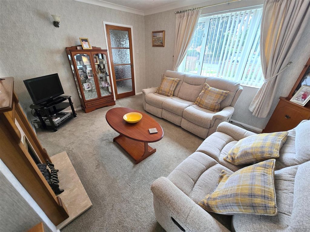 Property photo 2 of 13 Lounge