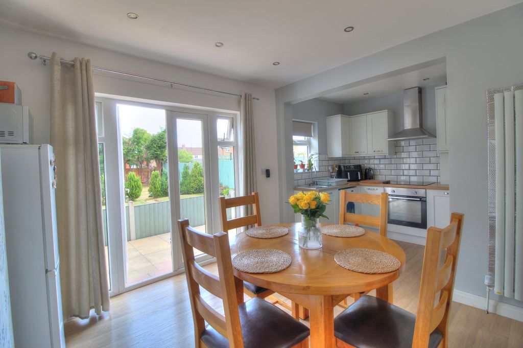 Property photo 3 of 20 Kitchen Diner