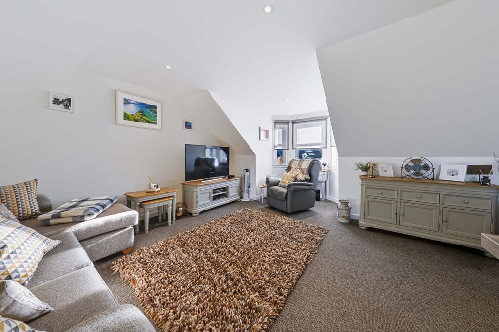 Property photo 2 of 27