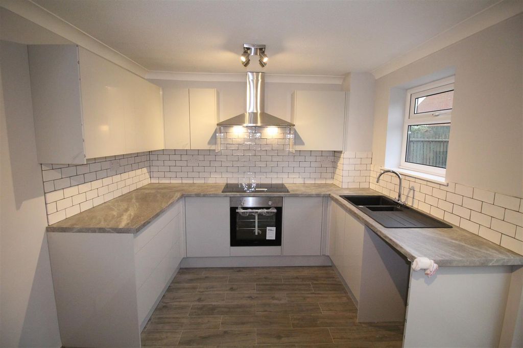 Property photo 2 of 12 Kitchen