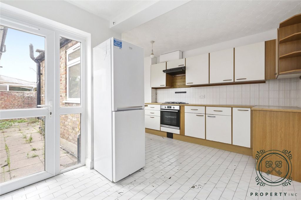 Property photo 3 of 12 Kitchen