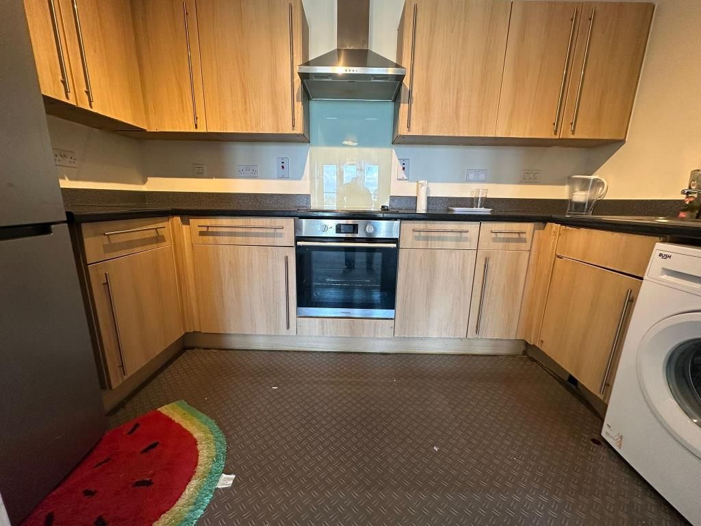 Property photo 2 of 8 Kitchen