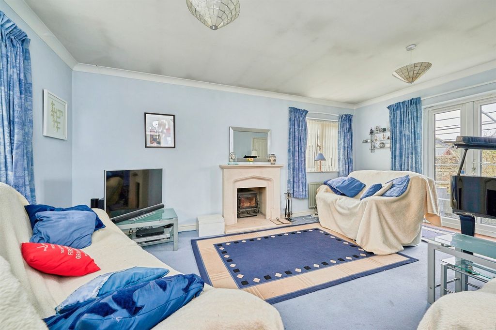 Property photo 3 of 14