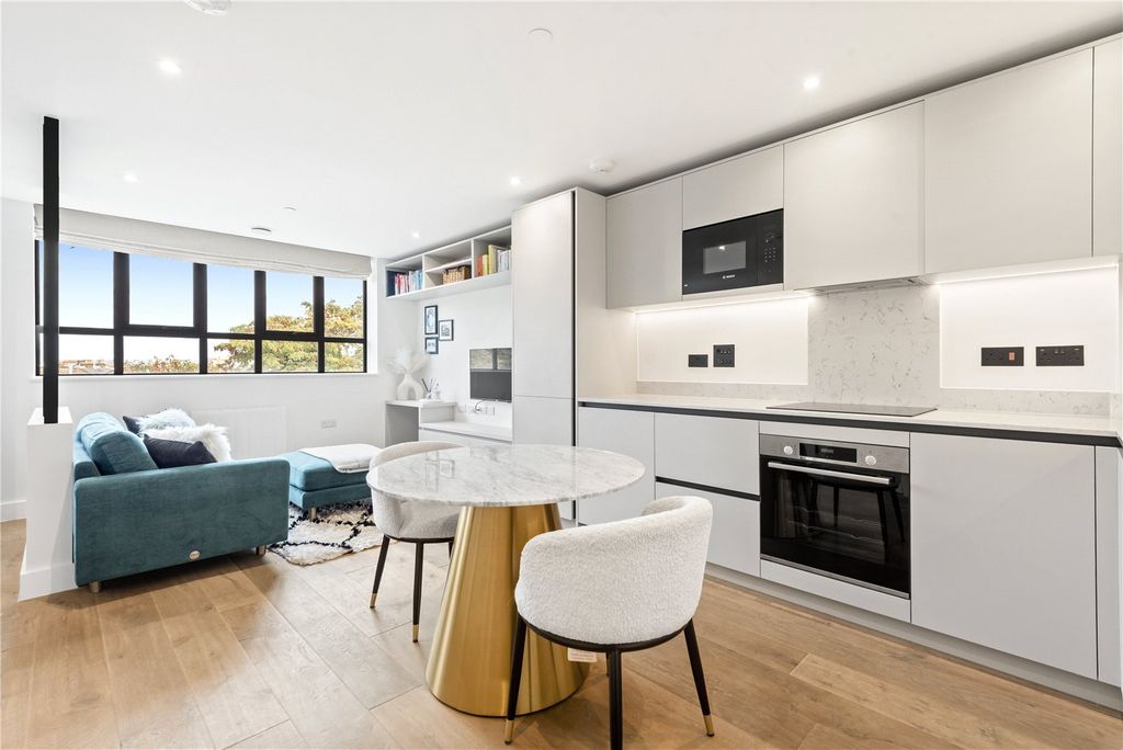 Property photo 1 of 14 Kitchen/Reception