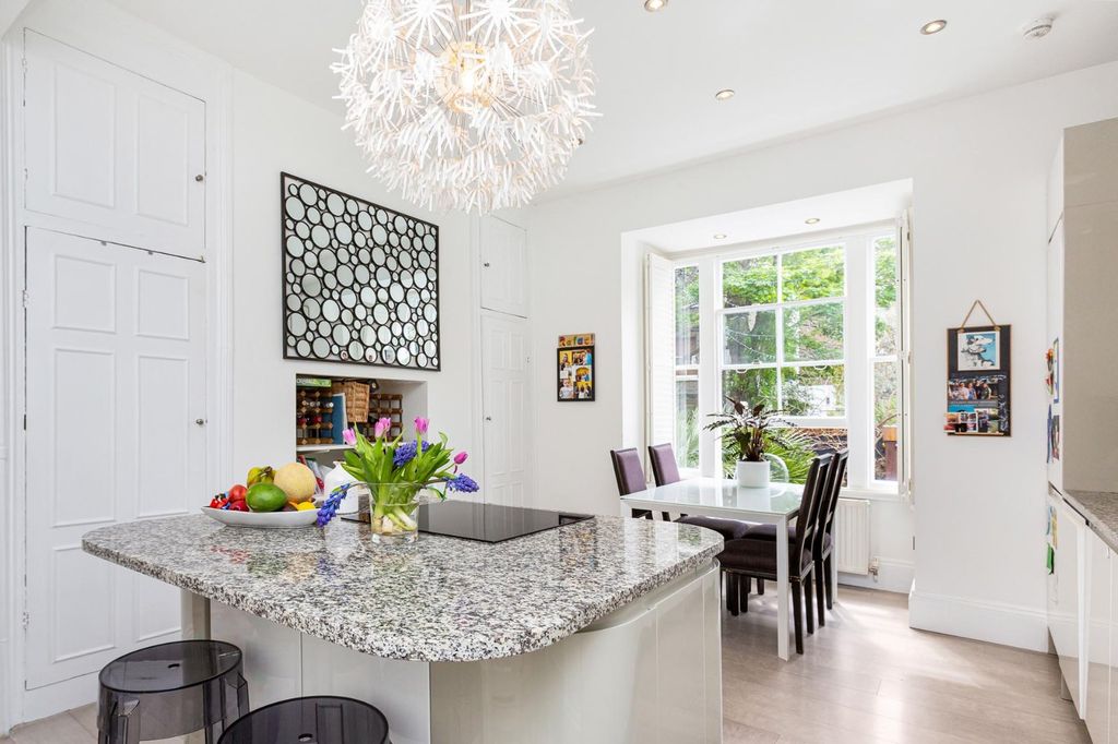 Property photo 2 of 16 Picture No. 15