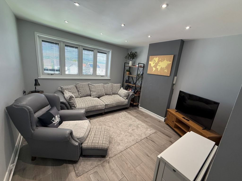 Property photo 3 of 9 Lounge