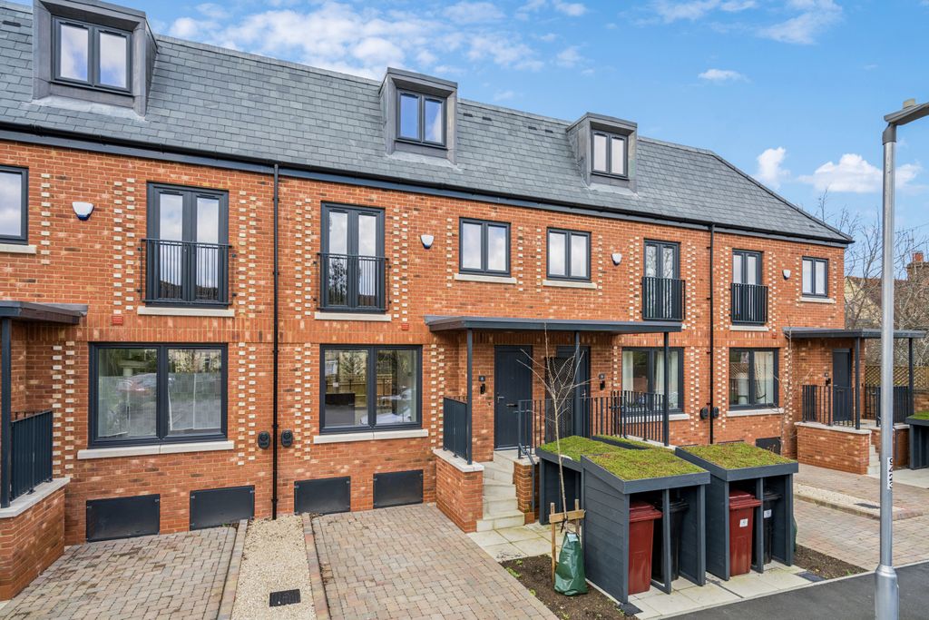 Property photo 1 of 8