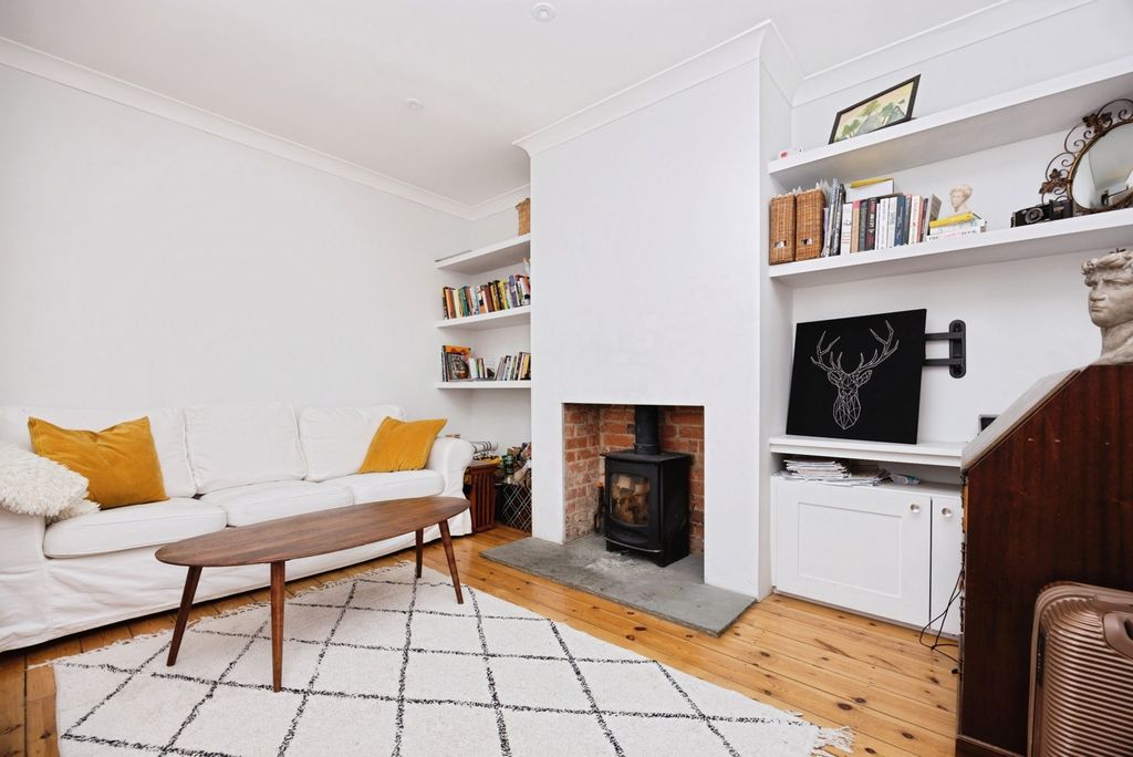 Property photo 2 of 17 Photo