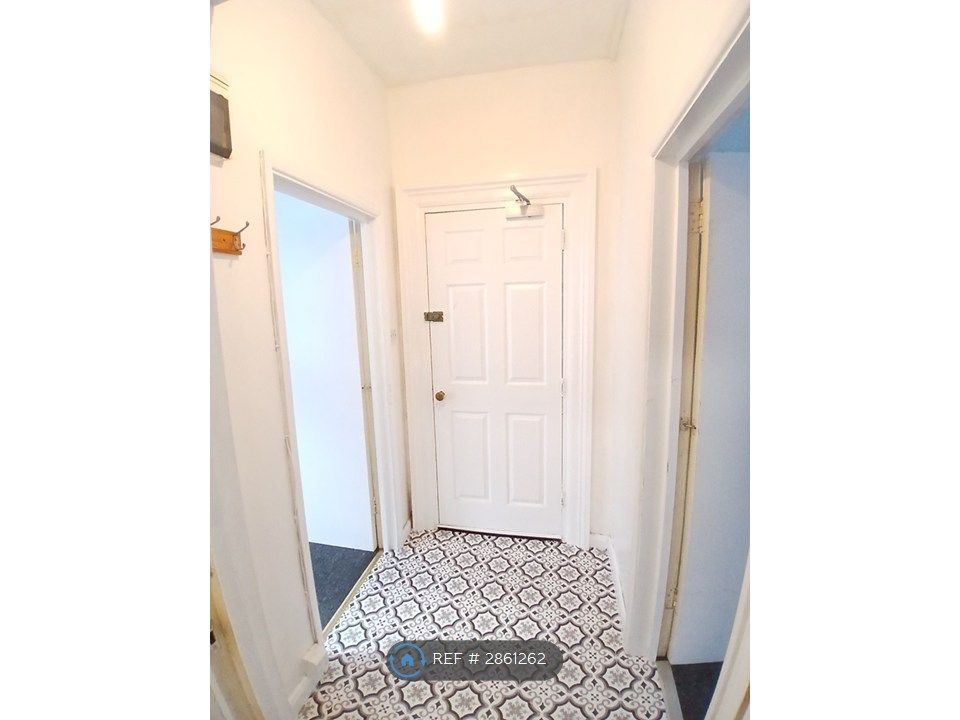 Property photo 2 of 10 Entrance Lobby