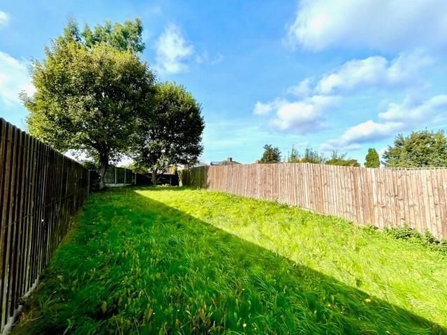 Property photo 2 of 12 Garden