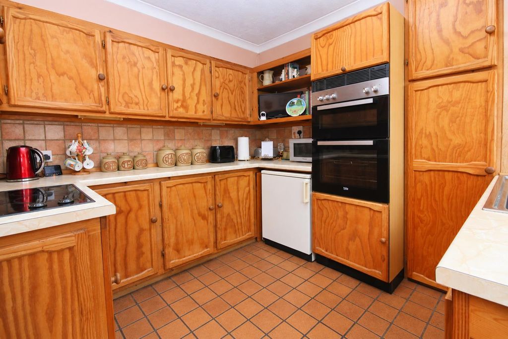 Property photo 3 of 16 1 (3).Png
