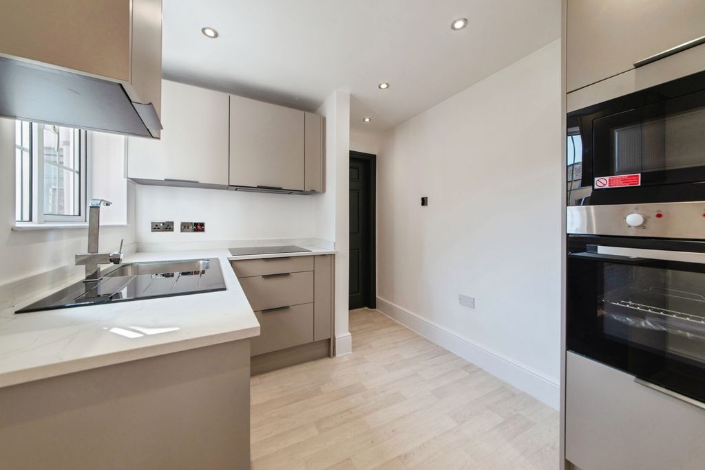 Property photo 2 of 20 Pbox-Img.Jpg