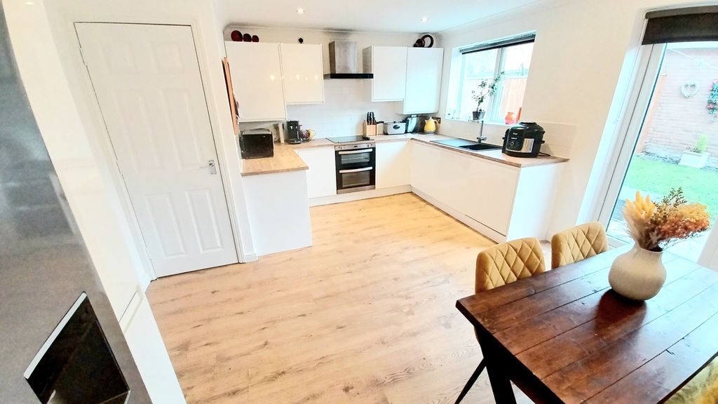 Property photo 3 of 30 20251203_122922