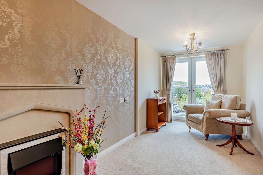 Property photo 3 of 18 8572385-Interior12-800.Jpg