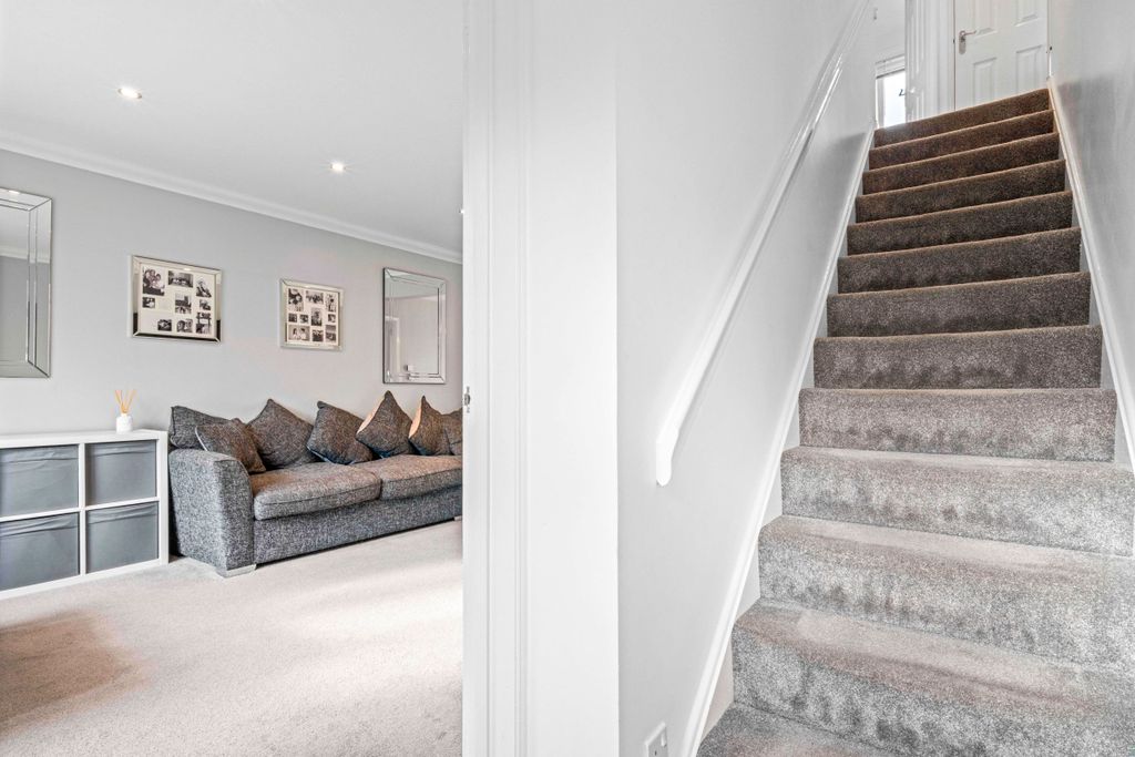 Property photo 3 of 34