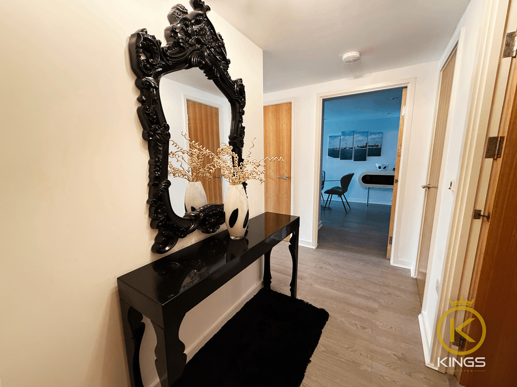 Property photo 2 of 11 N1 The Crescent (4)