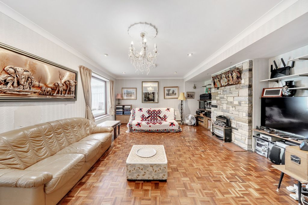 Property photo 3 of 20 1494643-7-6A5A648...
