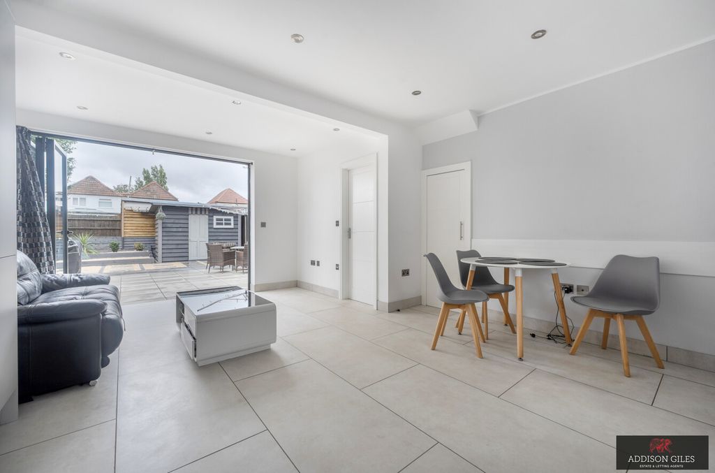 Property photo 2 of 19 Photo 5