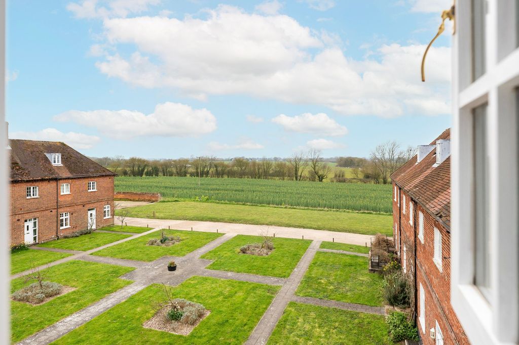 Property photo 2 of 33