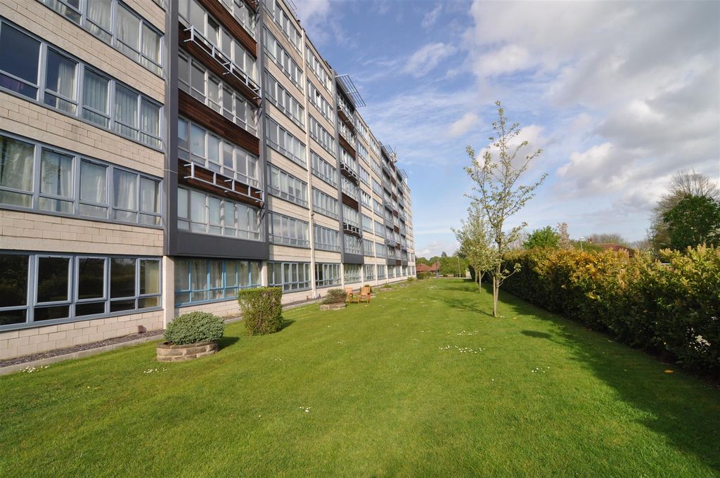 Property photo 1 of 20 Ingledew Court