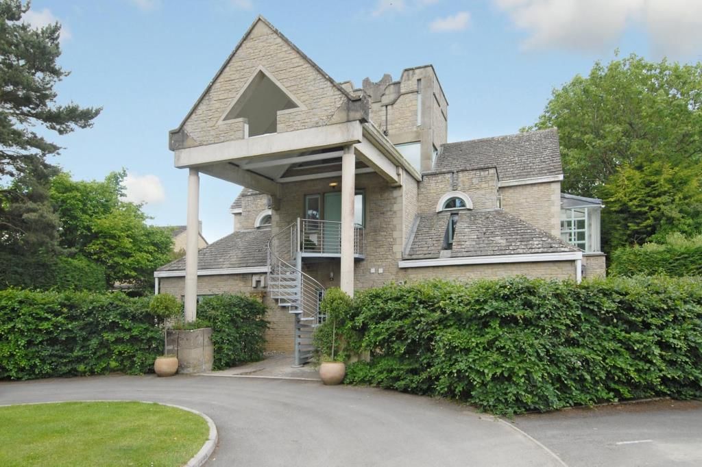 Property photo 1 of 10 Front View