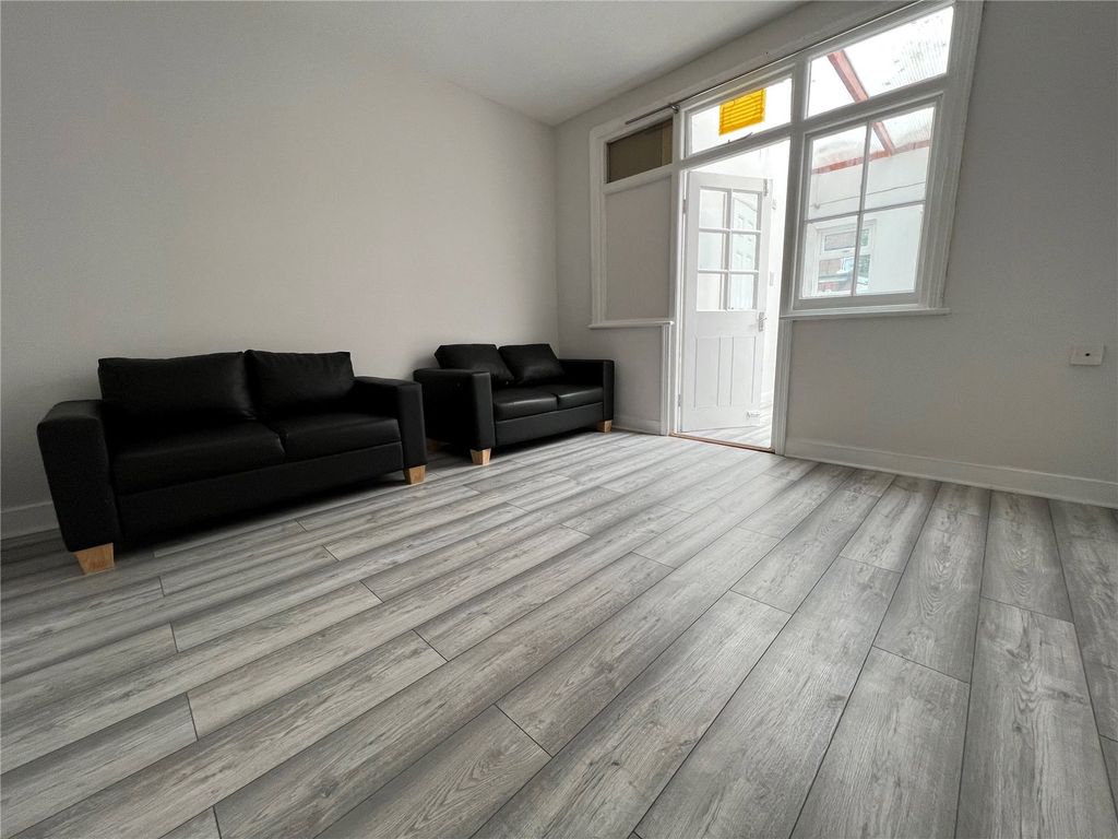 Property photo 2 of 13 Picture No. 19