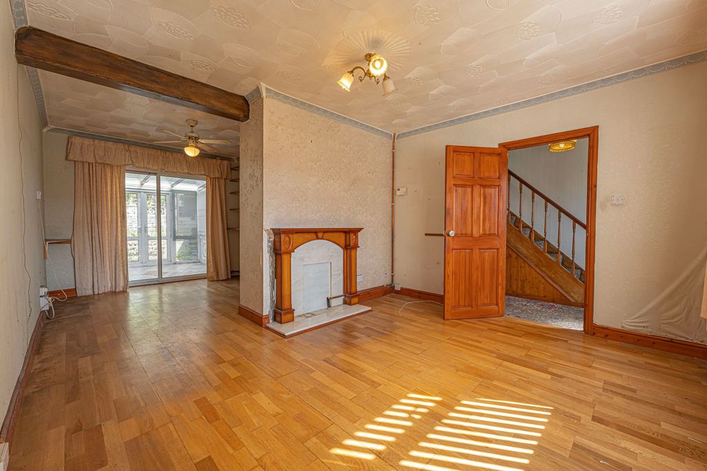 Property photo 3 of 32