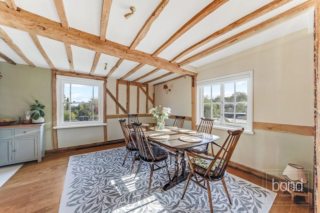 Property photo 2 of 32