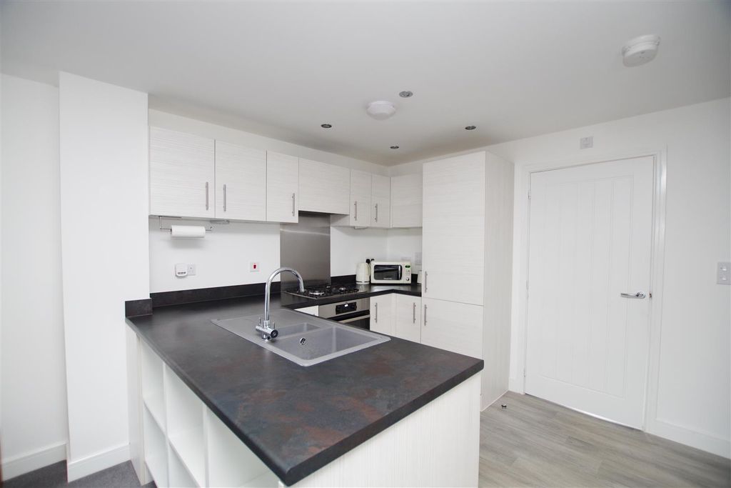 Property photo 3 of 10 Kitchen Area