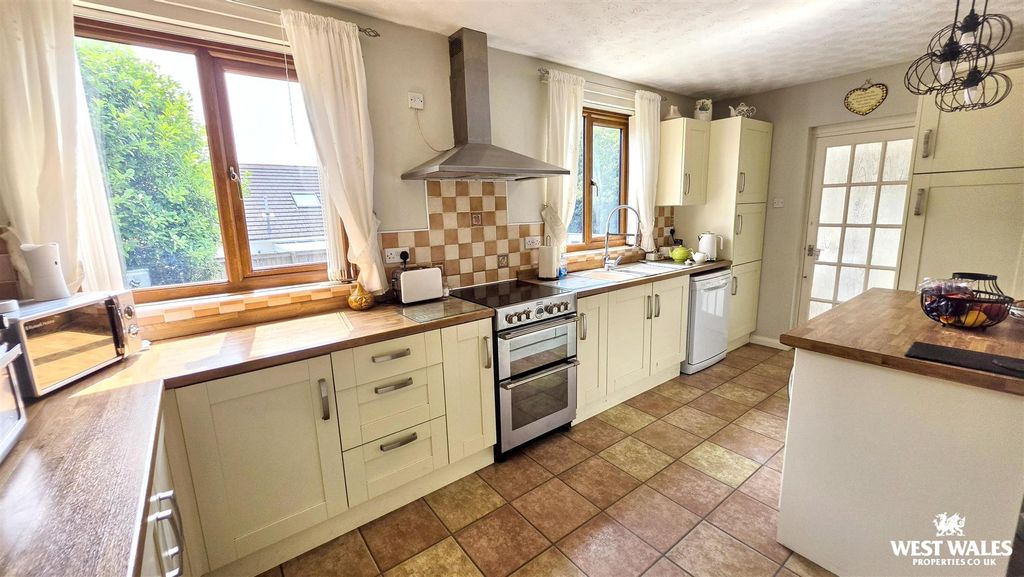 Property photo 3 of 31 2nd Best Kitchen (2).Jpg