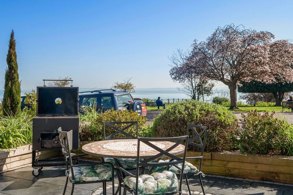 Property photo 2 of 41