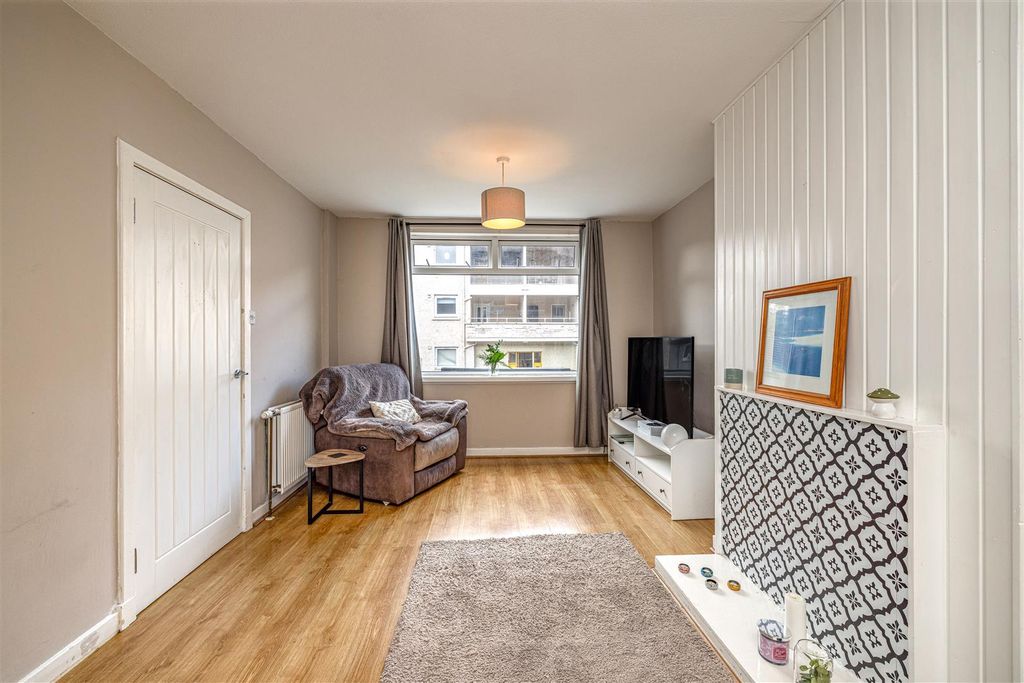 Property photo 2 of 20 4 Forest Road Galashiels 10.Jpg