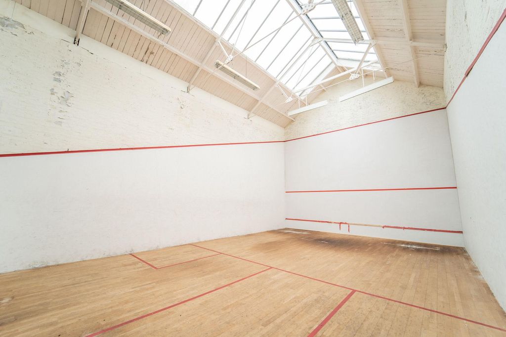 Property photo 3 of 8