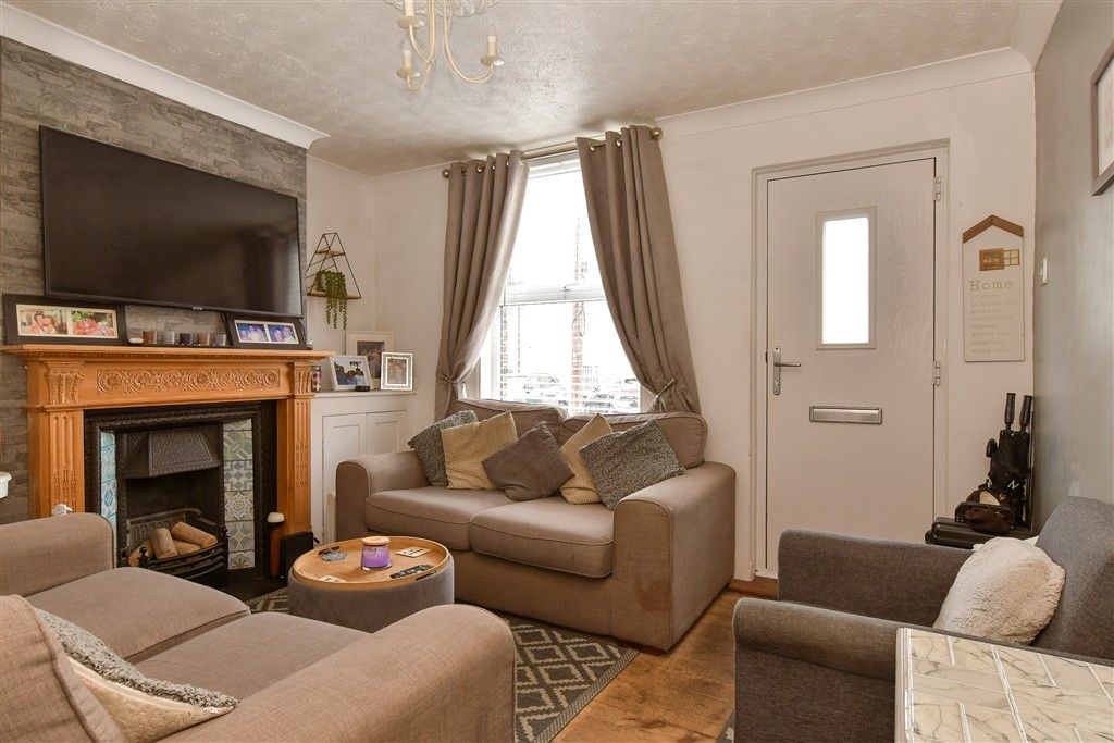 Property photo 3 of 12 Lounge