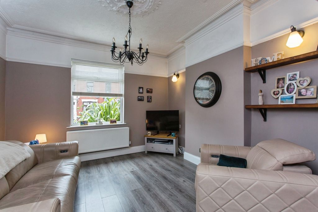 Property photo 2 of 17 Photo