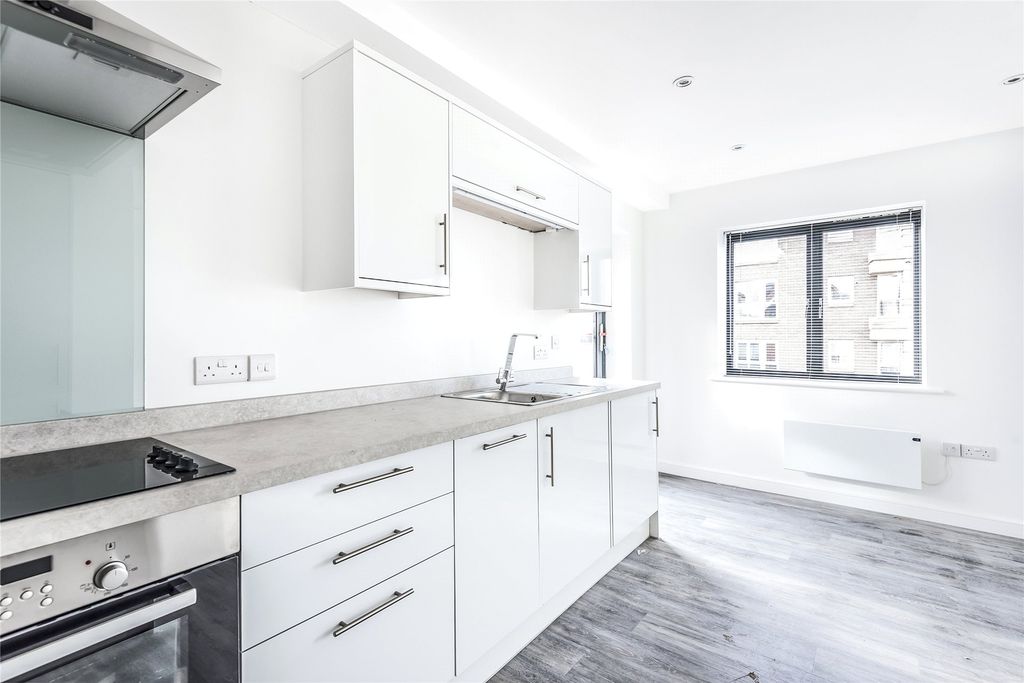 Property photo 3 of 7 Kitchen