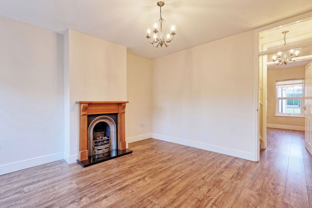 Property photo 2 of 29